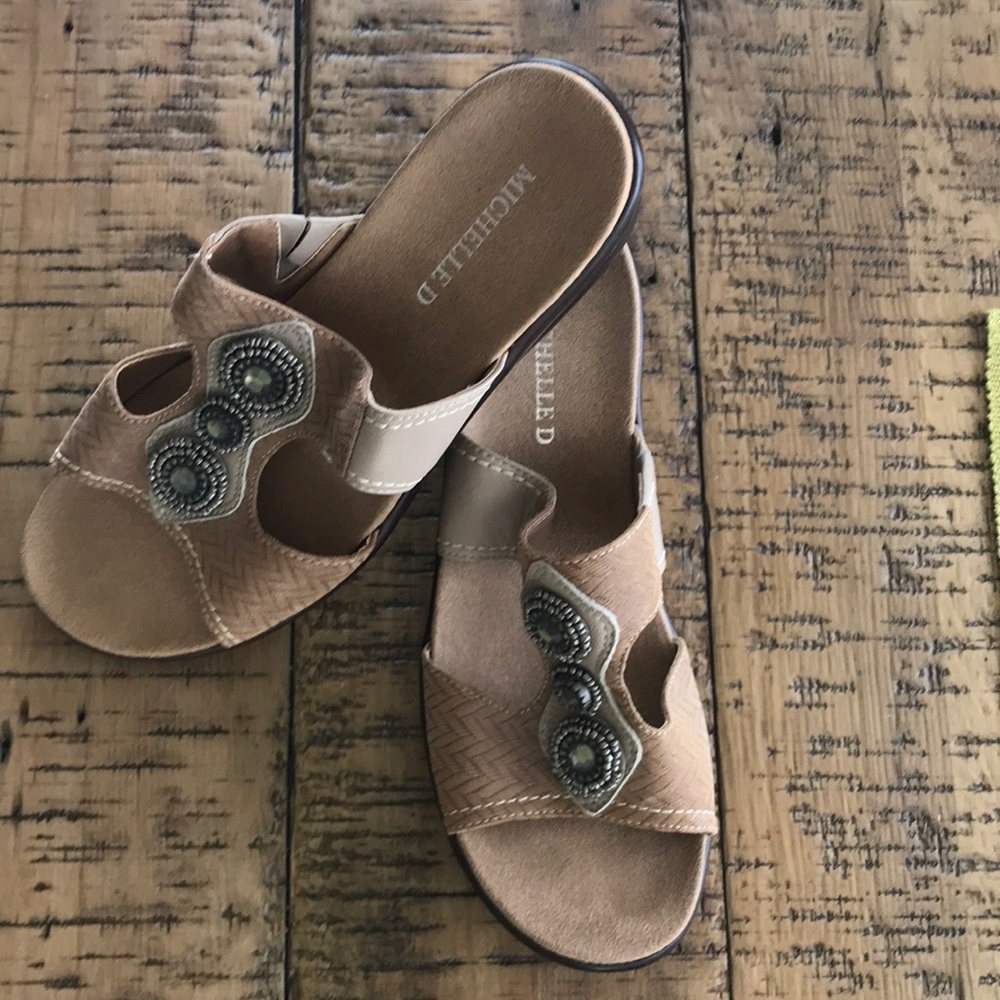 Michelle D tan sandal with embellishment size 81/2